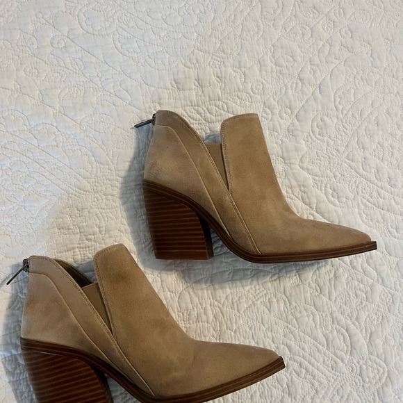 Vince Camino suede booties size 6.5. Brand new. - Picture 2 of 7